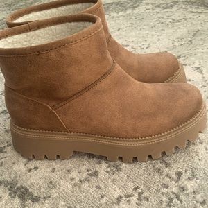 Dv dolce vita boots. Very comfortable and versatile .size 10